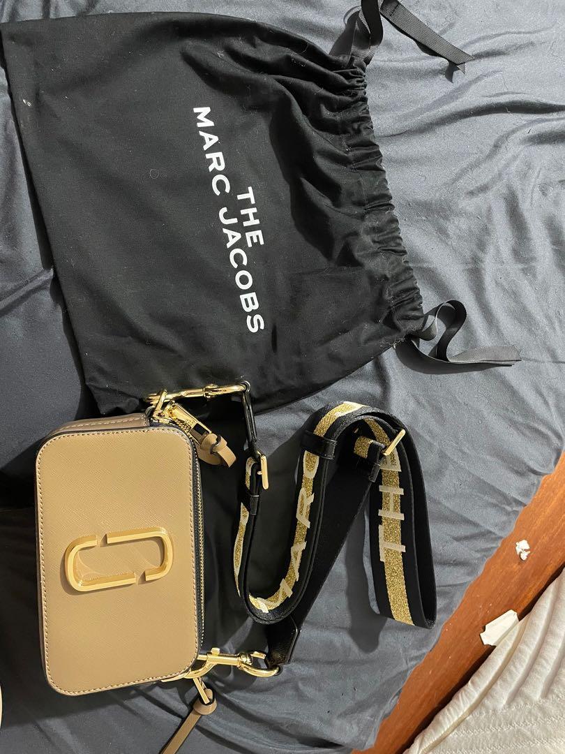 Marc Jacobs The Logo Strap Snapshot Camera Bag in French Grey Multi,  Luxury, Bags & Wallets on Carousell