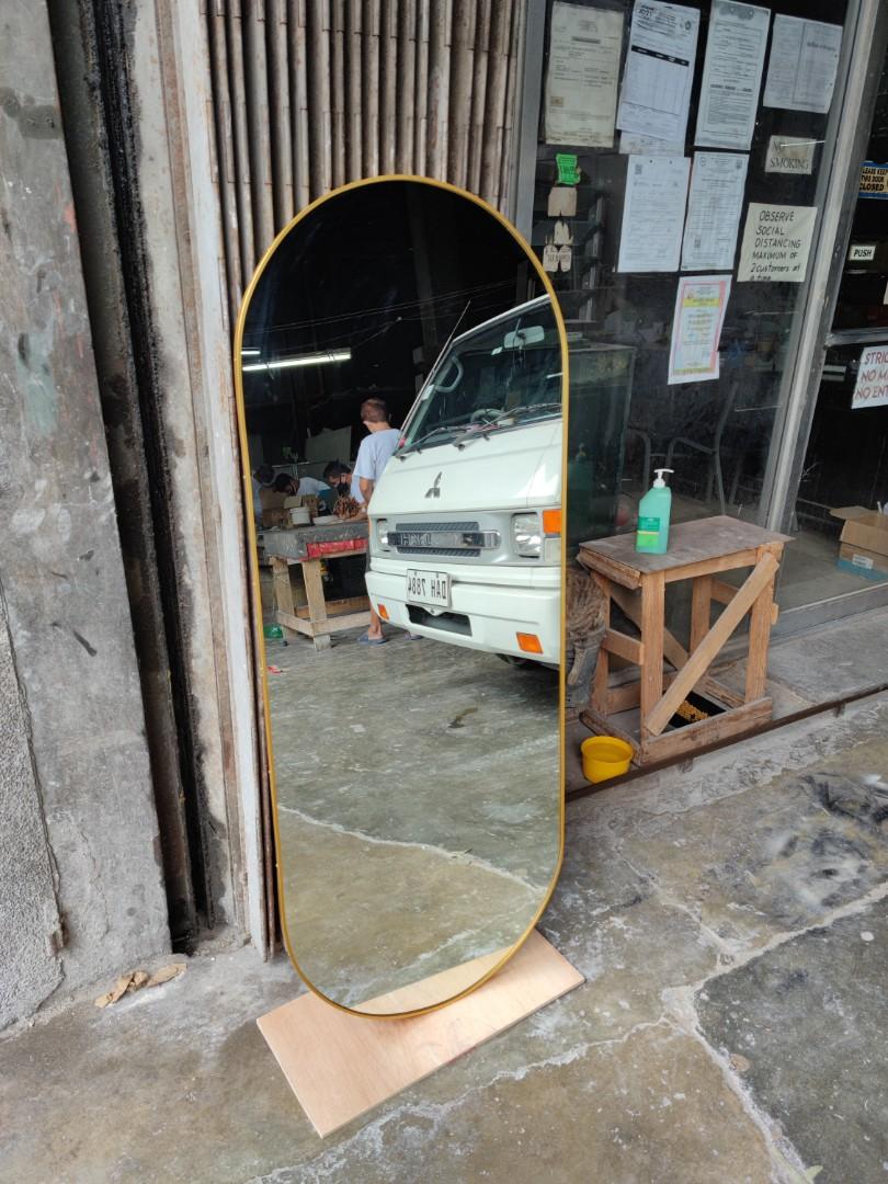 Oval mirror with aluminum frame (Category: Mirrors) located in Malabon City. Submitted by mirrors.ph (Listing ID 1137544186, Image 3). Description: Oval mirror with gold aluminum frame and plywood backing. Using 6mm thick copper free lead free mirror Size: 2ft x 5ft P2700 Add P200 if with back hook Available colors gold, glossy black, matte black, white and silver aluminum frame. Customize sizes and shapes are welcome..