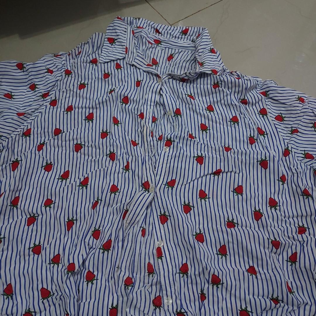 Preloved strawberry blouse (Category: Blouses) located in Mandaluyong City. Submitted by cielo_10 (Listing ID 1137650478, Image 1). Description: preloved unbranded.