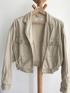 (Category: ) located in . Submitted by jungiwardrobe (Listing ID 1137507045, Image 1). Description: .
