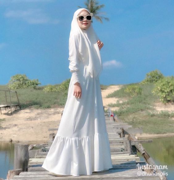 Muslimah best sale white dress