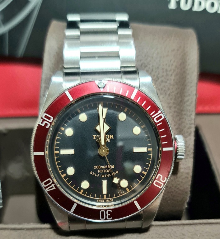 Tudor Heritage Black Bay Red 79220R vintage Tudor Rose logo