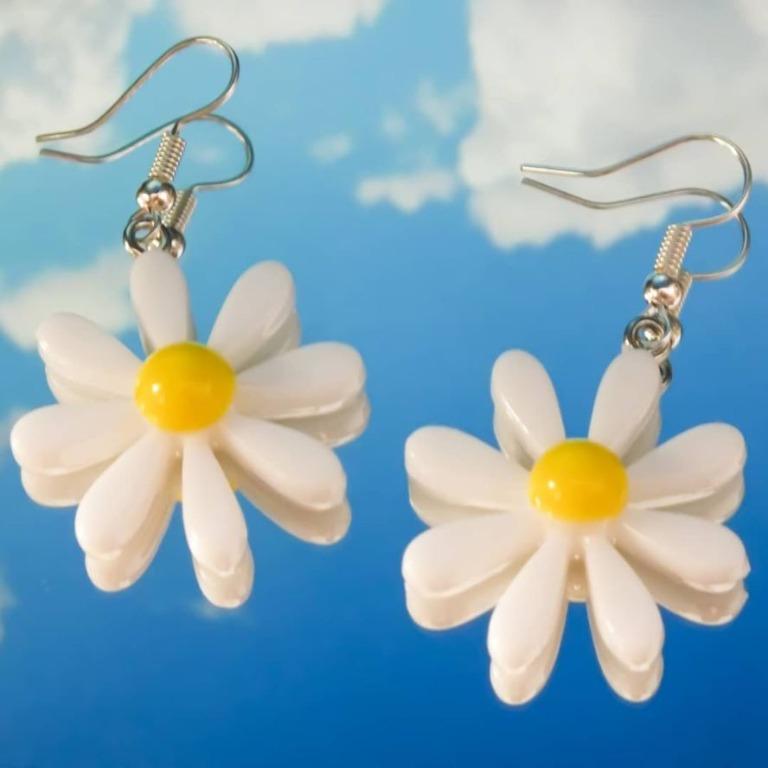 White flower earrings store
