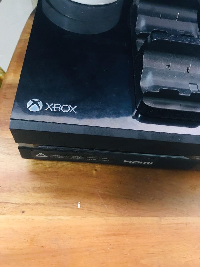 xbox one two controller TV, Video Gaming, Video Game Consoles, Xbox on