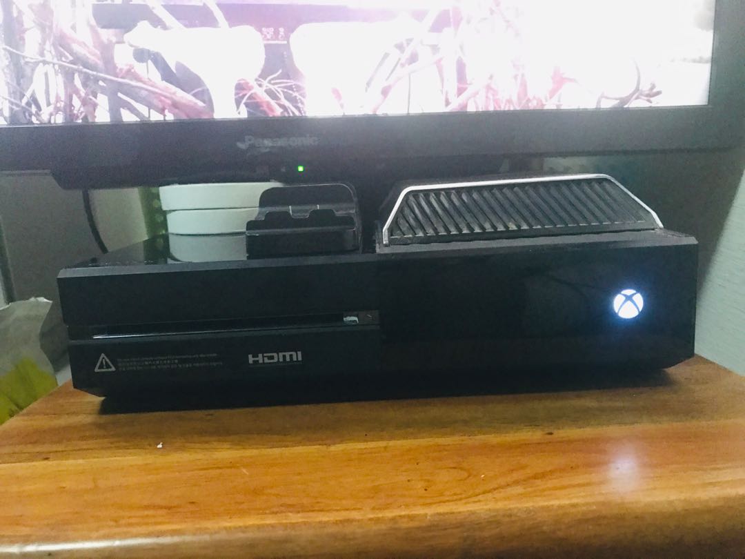 xbox one two controller TV, Video Gaming, Video Game Consoles, Xbox on