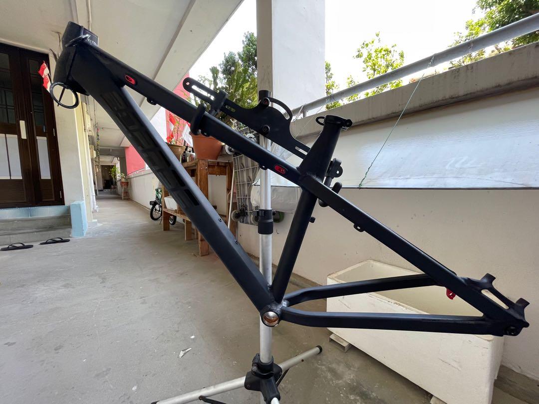 27.5 Boarse mountain bike frame with headset and brand new crankset