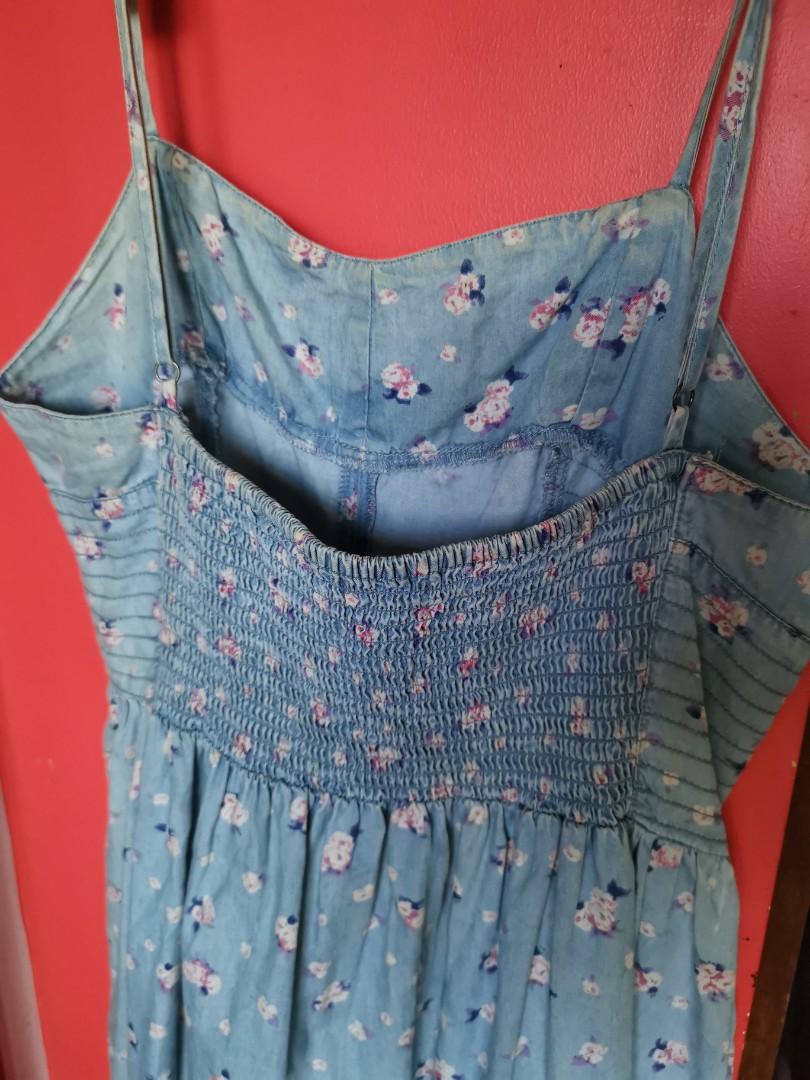 🌸 F21 dainty sundress (Category: Dresses) located in Muntinlupa City. Submitted by circleback (Listing ID 1137815744, Image 3). Description: In terms of fit, still great! Has adjustable straps and garterized back. Flaws: discoloration and markings from age and storage :( Potential for a rework project, too. Feel free to message for more photos / videos / queries / measurements 👍🏿.
