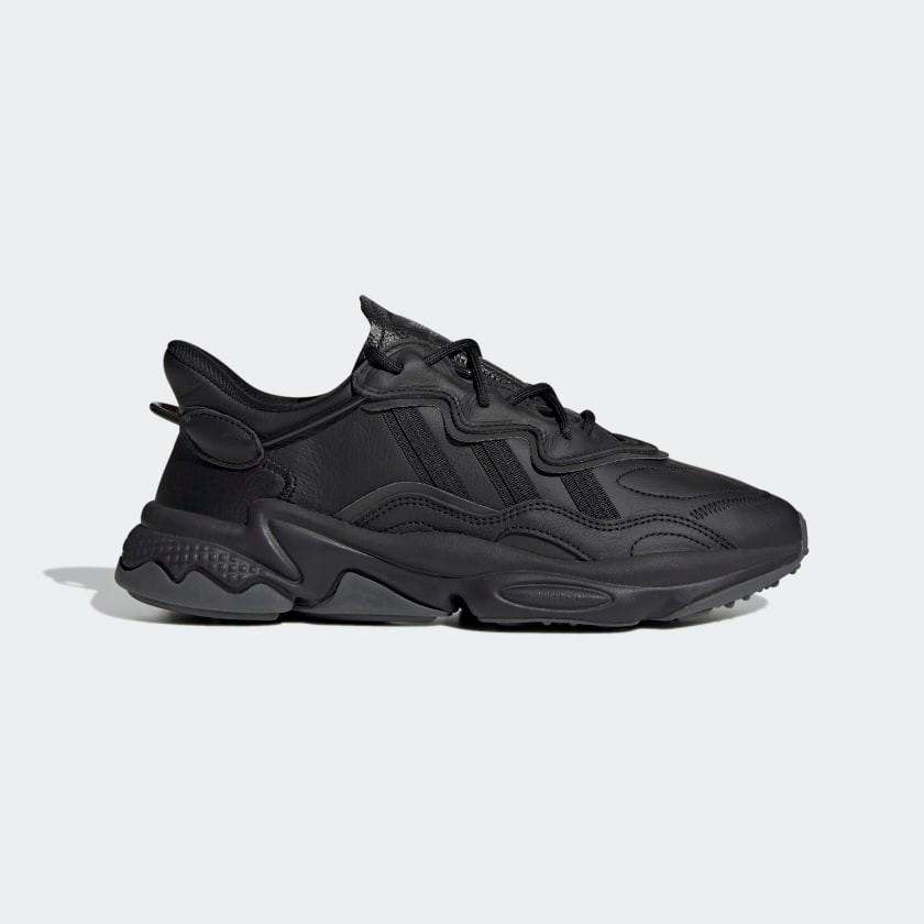 ozweego triple black