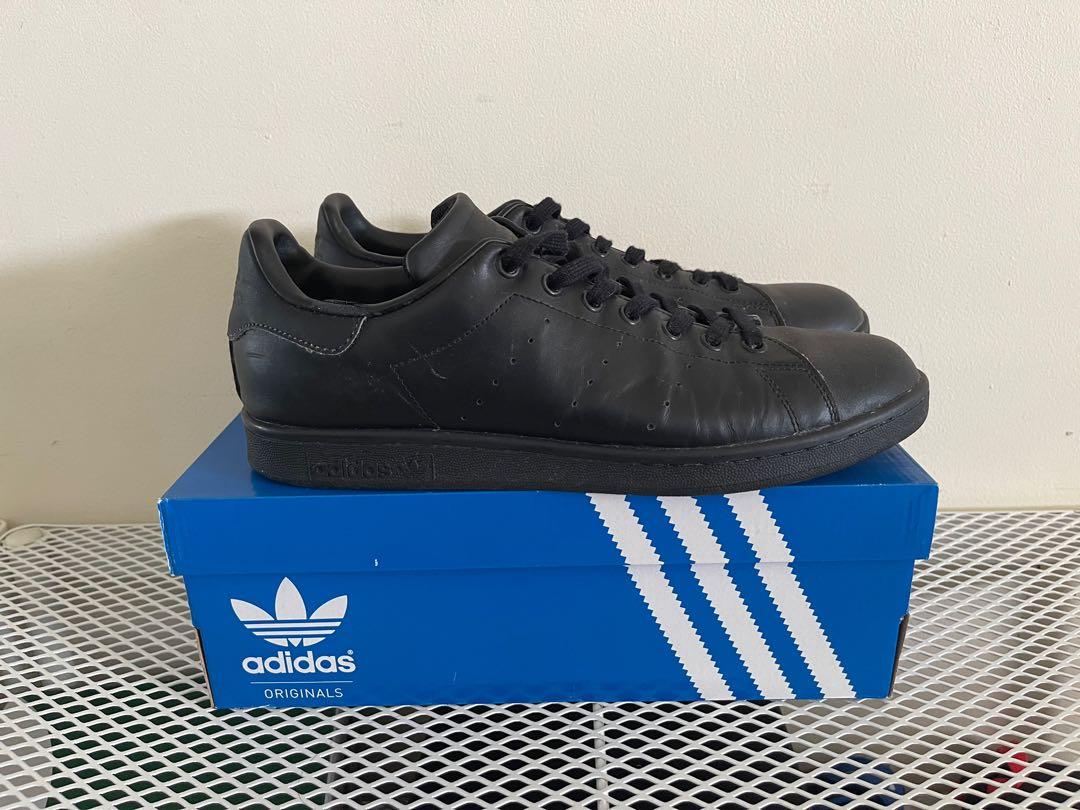 All black discount adidas stan smith