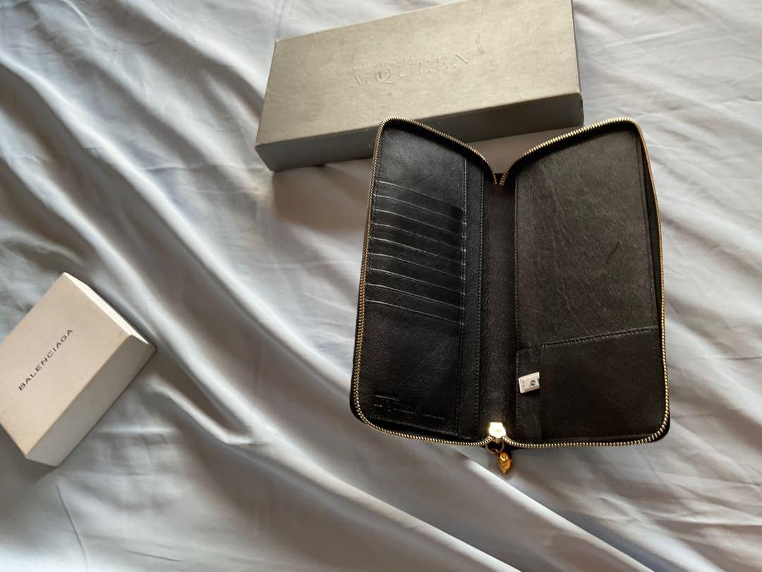 Alexander McQueen Travel Wallet (Category: Luxury Bags & Wallets) located in Quezon City. Submitted by edward282 (Listing ID 1137709746, Image 2). Description: Selling this Brand New Alexander McQueen Travel Wallet. Comes complete.