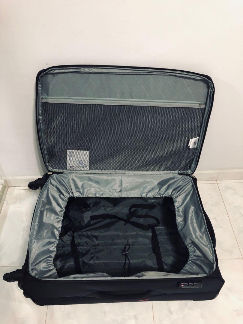 American Tourister Clayton Spinner 