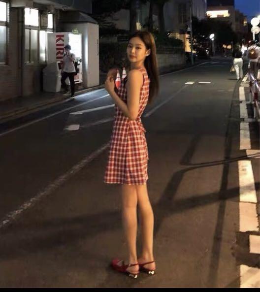 BLACKPINK's Jennie Stuns in a Little Black Dress and Red Lips | DIPE.CO.KR