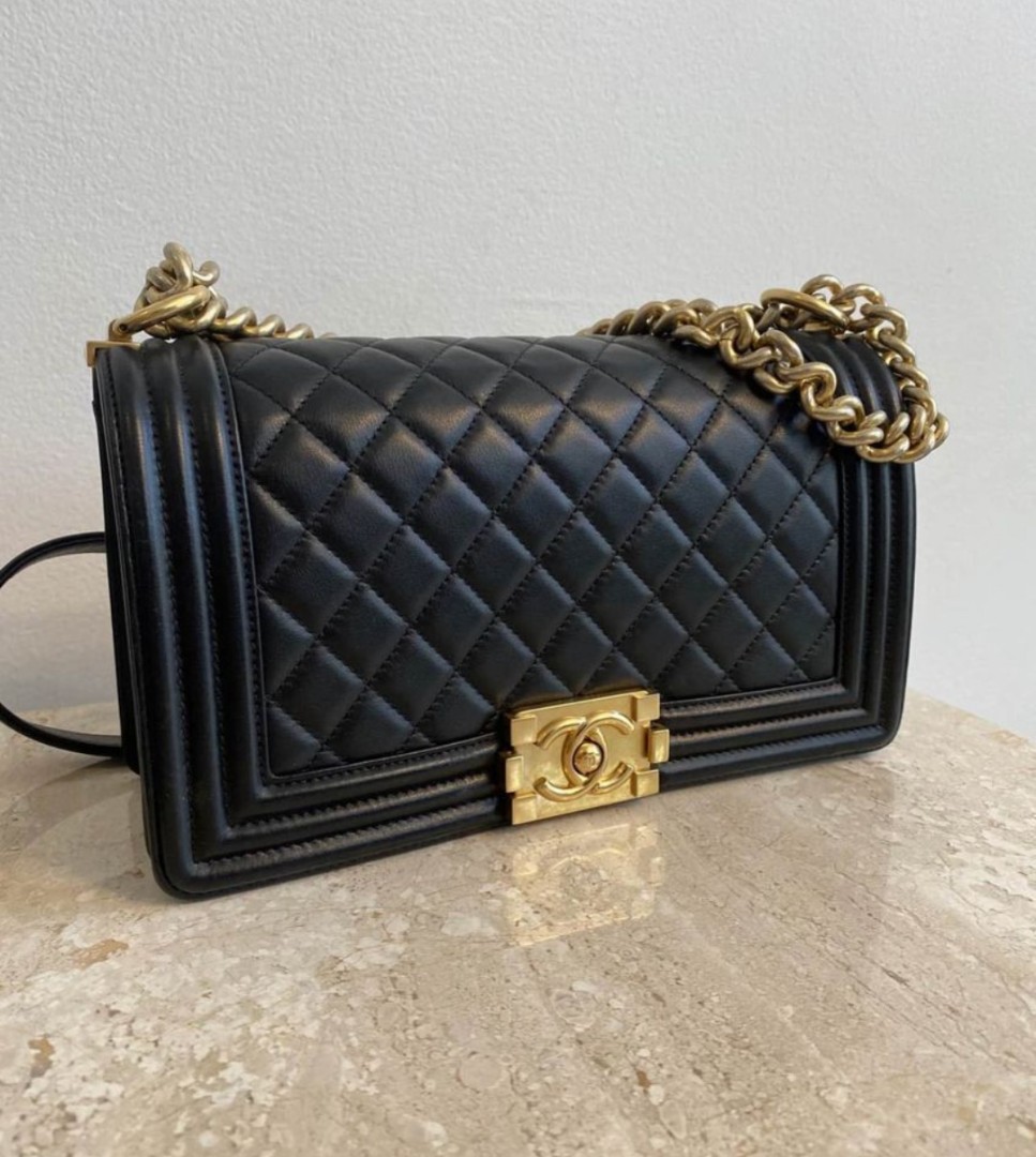 Chanel le cheap boy lambskin