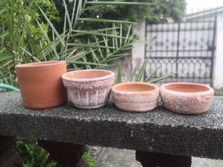 Clay pots (rustic)