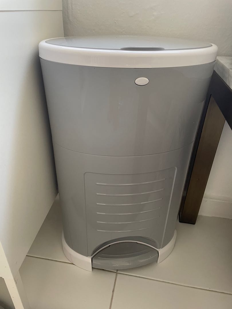 Dekor plus diaper pail bin, Furniture & Home Living, Cleaning