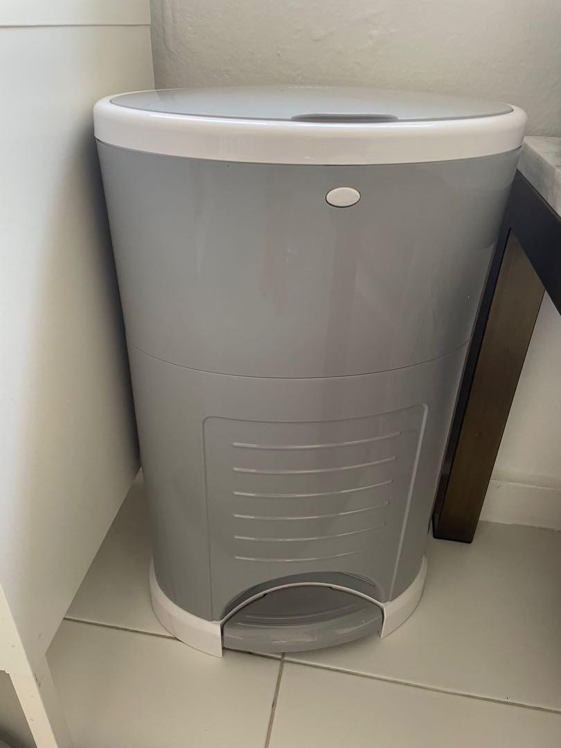 Dekor plus diaper pail bin, Furniture & Home Living, Cleaning