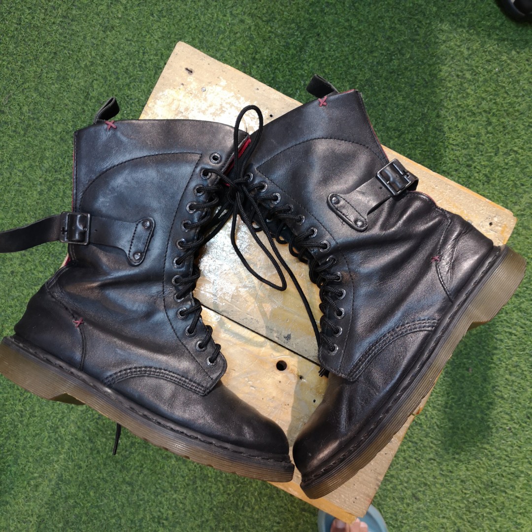 Dr martens 1 hole hot sale
