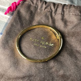 （分類：）位於 。 由 preloved_owned 提交（商品編號 1137882467，圖片 1）。簡介： 。