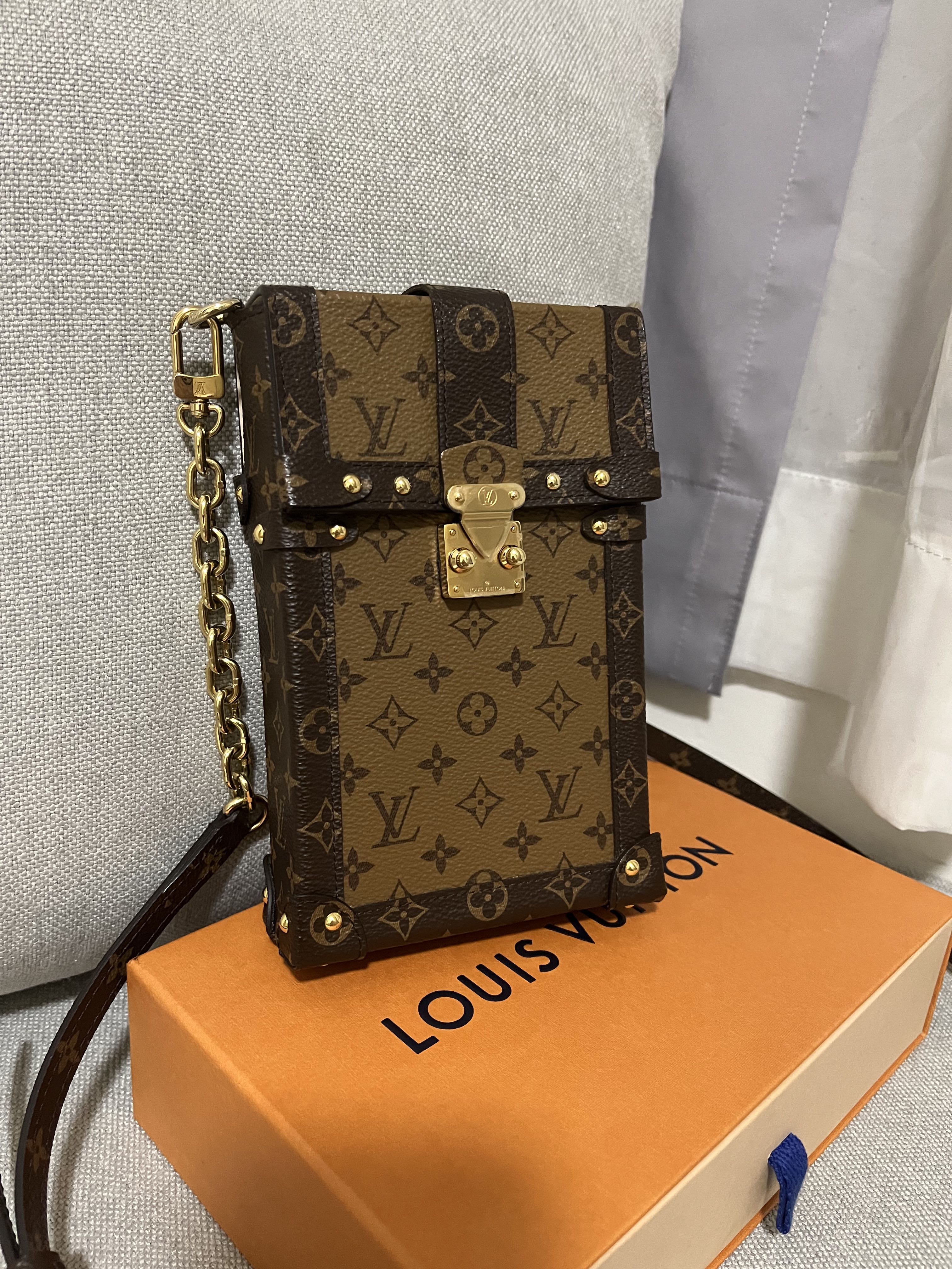 lv vertical trunk pochette