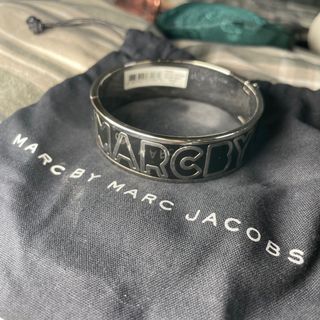 （分類：）位於 。 由 preloved_owned 提交（商品編號 1137883012，圖片 1）。簡介： 。
