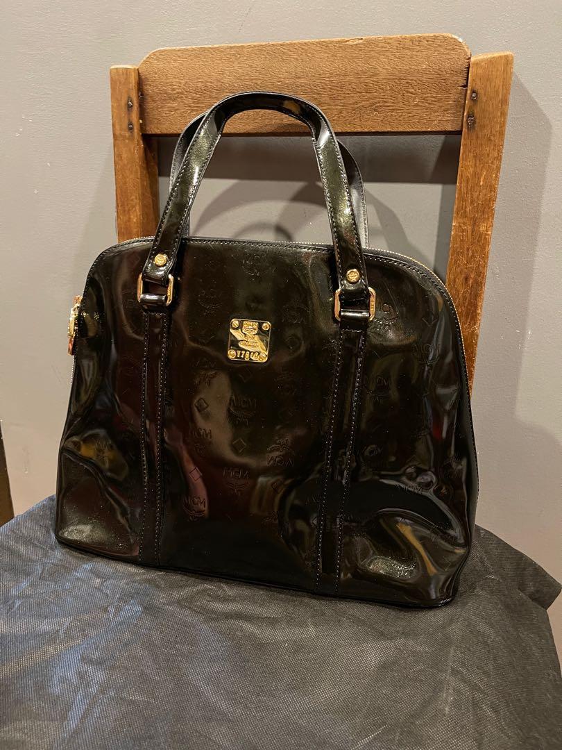 MCM ALMA (Category: Luxury Bags & Wallets) located in Laoag. Submitted by kakaibags (Listing ID 1137893804, Image 3). Description: Preloved korea Turnable screw Ykk zipper Good condition M-l in size .
