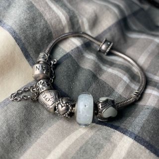 （分類：）位於 。 由 preloved_owned 提交（商品編號 1137884075，圖片 1）。簡介： 。