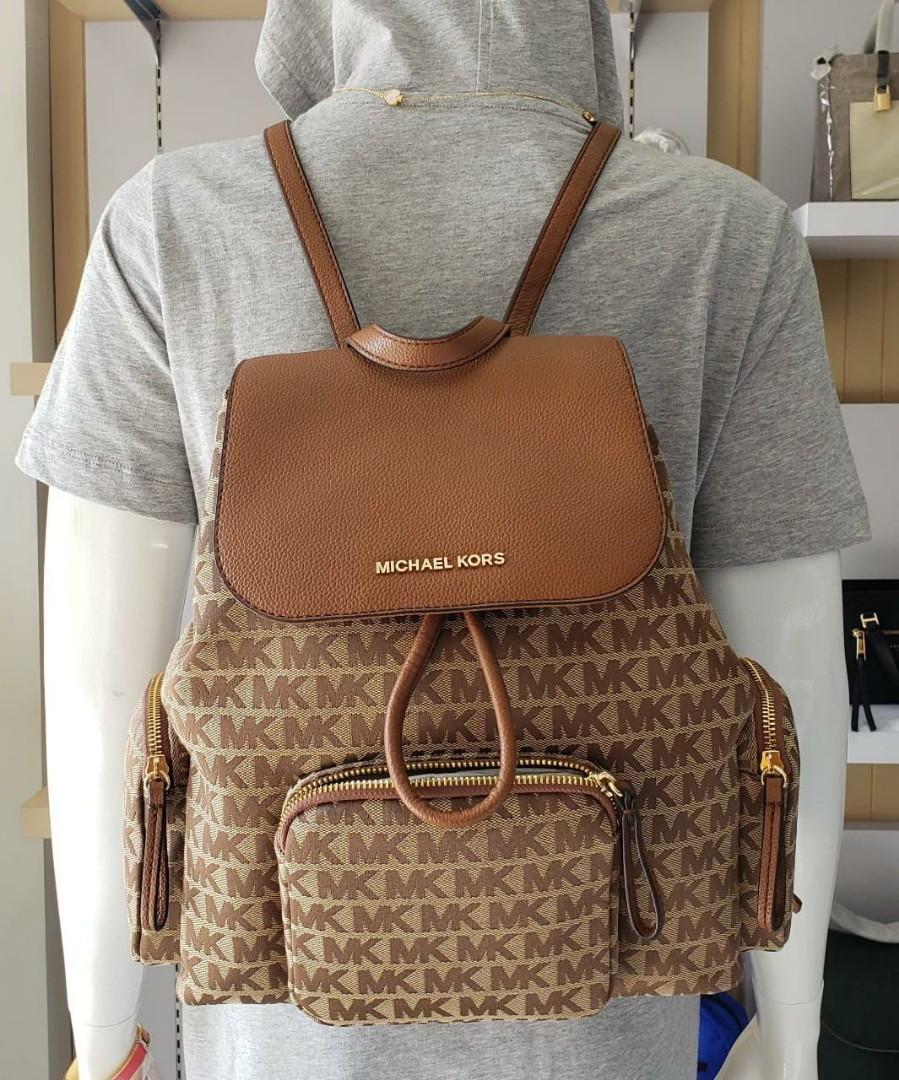 MK ABBEY LG CARGO BACKPACK BEIGE 