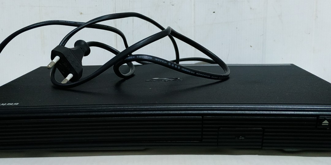 Samsung BluRay Player (Model BDJ5500), TV & Home Appliances, TV