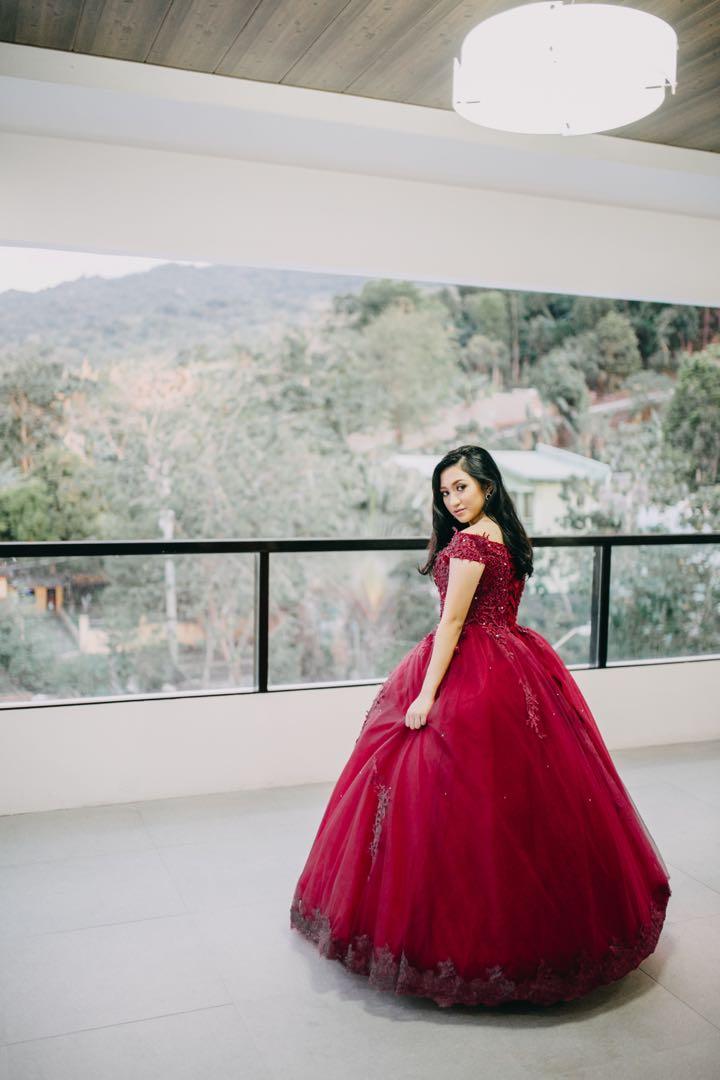 Simple red gown on sale