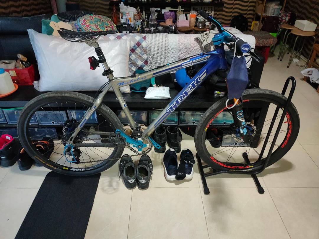 regionaal Ontwapening rots Trek SLR 6700 full aluminum, Sports Equipment, Bicycles & Parts, Bicycles  on Carousell