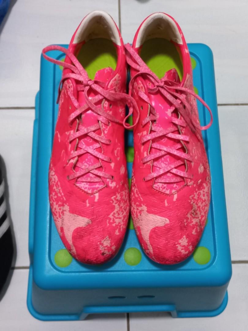Under armour store football boots pink