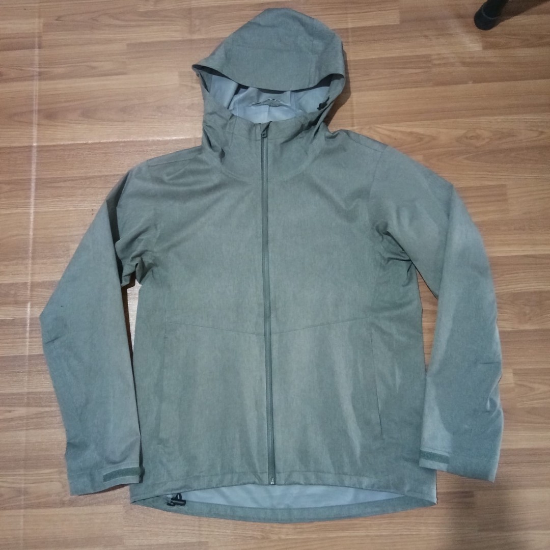Uniqlo blocktech jaket Fesyen Pria Pakaian Baju Luaran di
