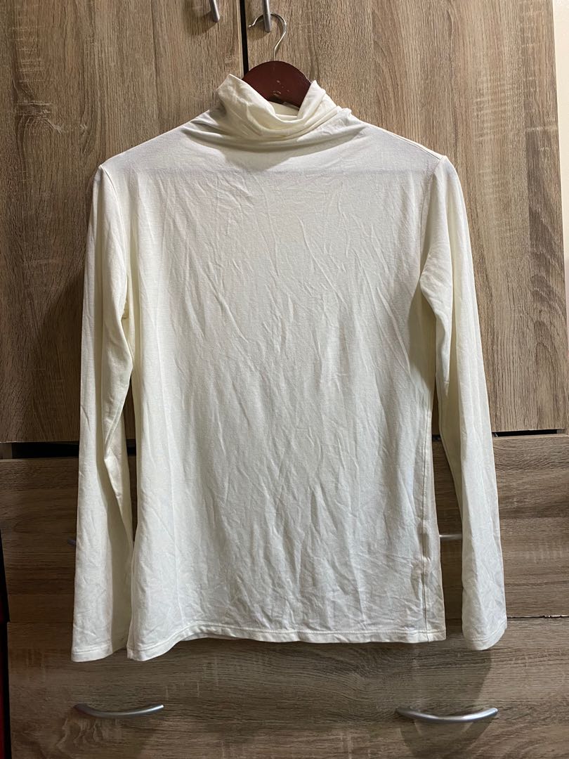 Uniqlo Off White Turtleneck