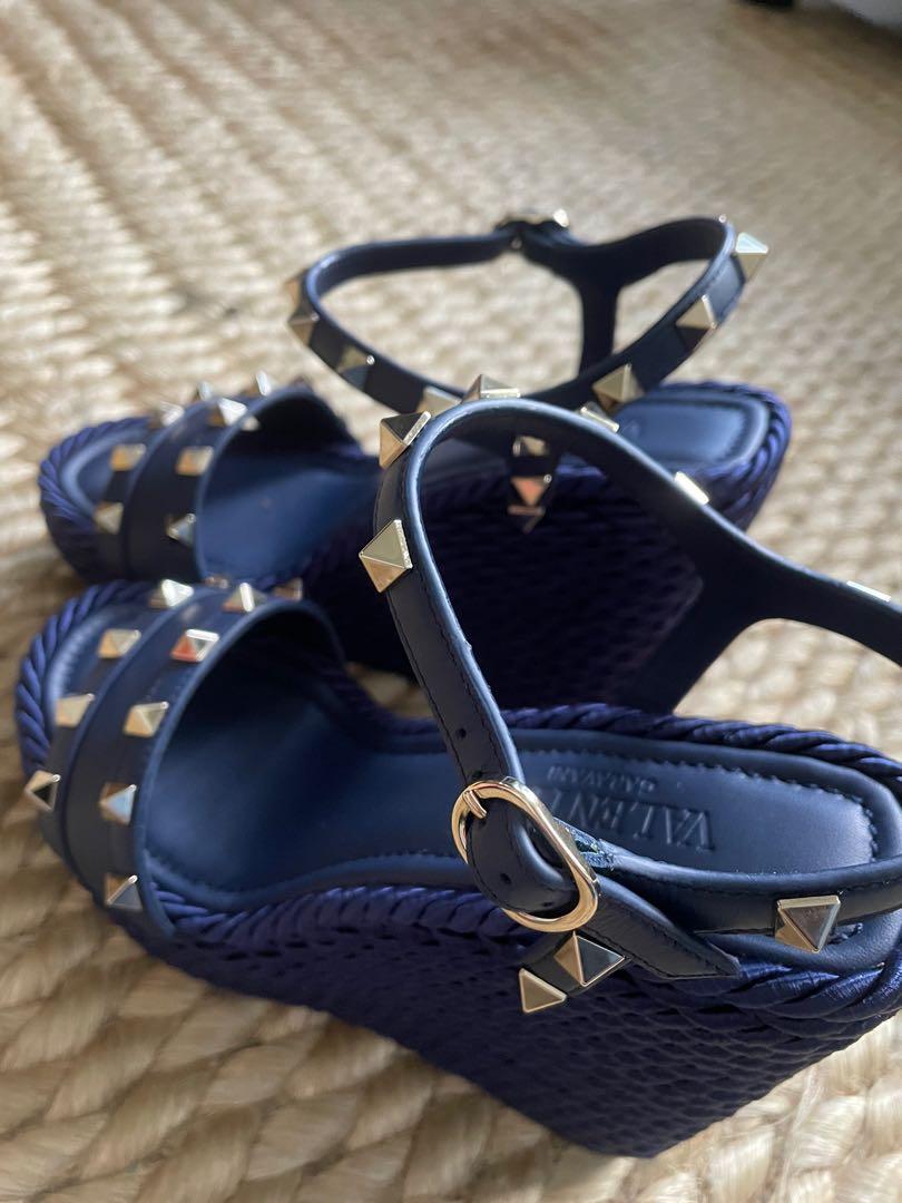 Authentic Valentino in wedge sandals size 36 (Category: Flats & Sandals) located in Antipolo. Submitted by bon.aura (Listing ID 1137690875, Image 1). Description: Unused. Just collecting dust as couldnt wear it anymore as i still prefer slip-ons. Complete with box.