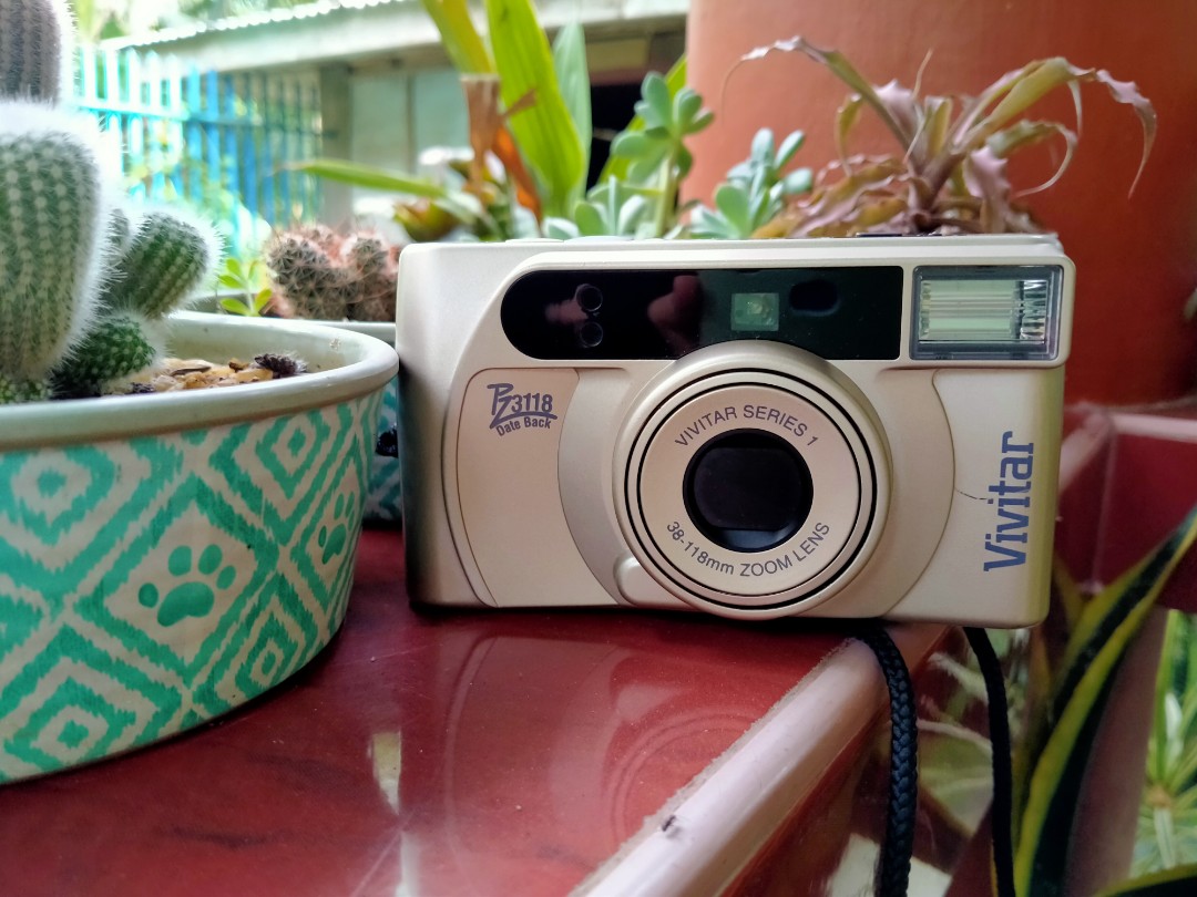 Vivitar Series 1 Film Cam with extra battery and free film roll