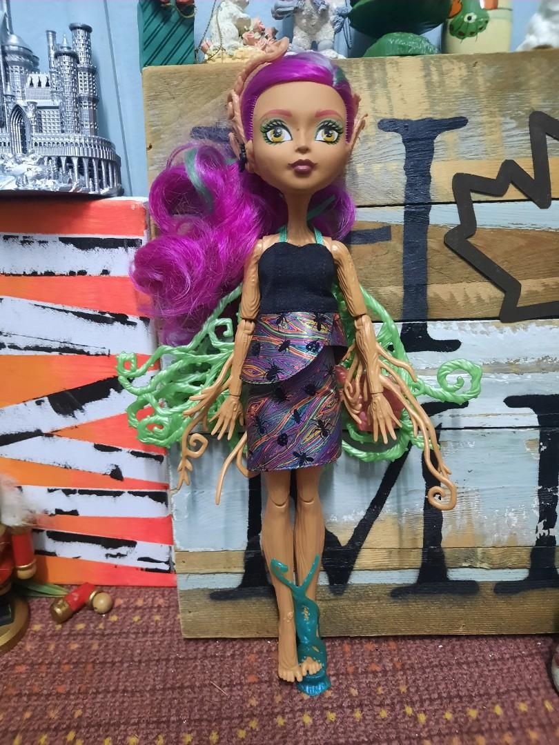 2016 monster high ghouls treesa thornwillow tree doll Hobbies