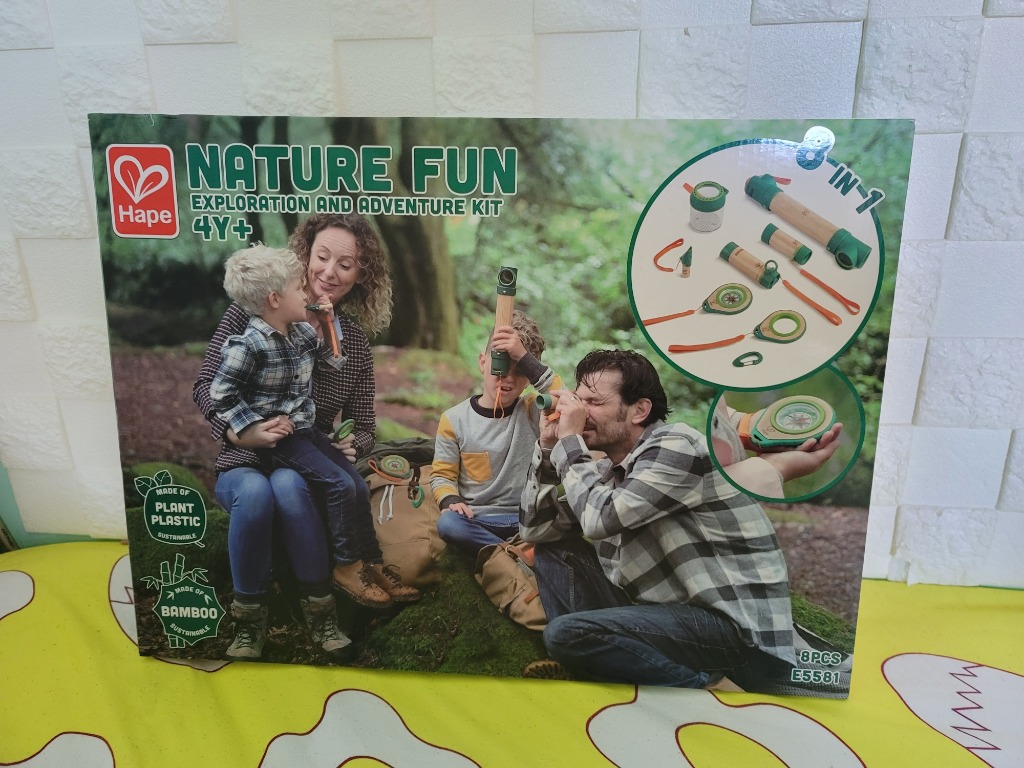 清貨特價/德國名牌玩具] HAPE - Nature Fun Kids Plastic Explorer Kit 8 in 1  (互動科學探索小冒險家戶外套裝/E5581), 興趣及遊戲, 玩具& 遊戲類- Carousell