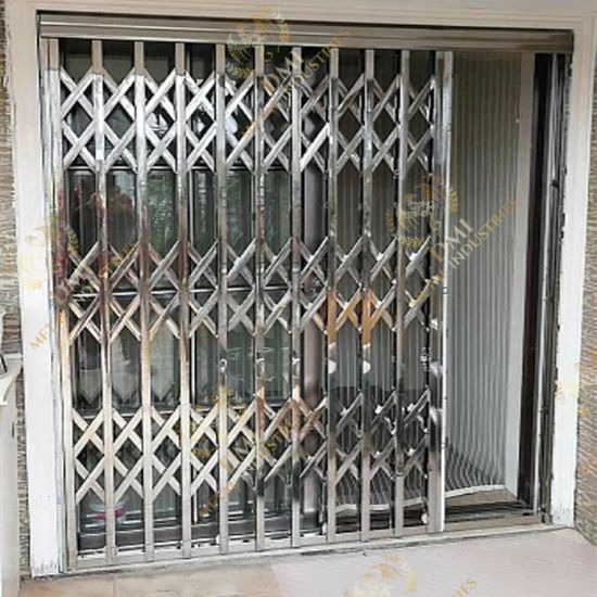 accordion door with key lock