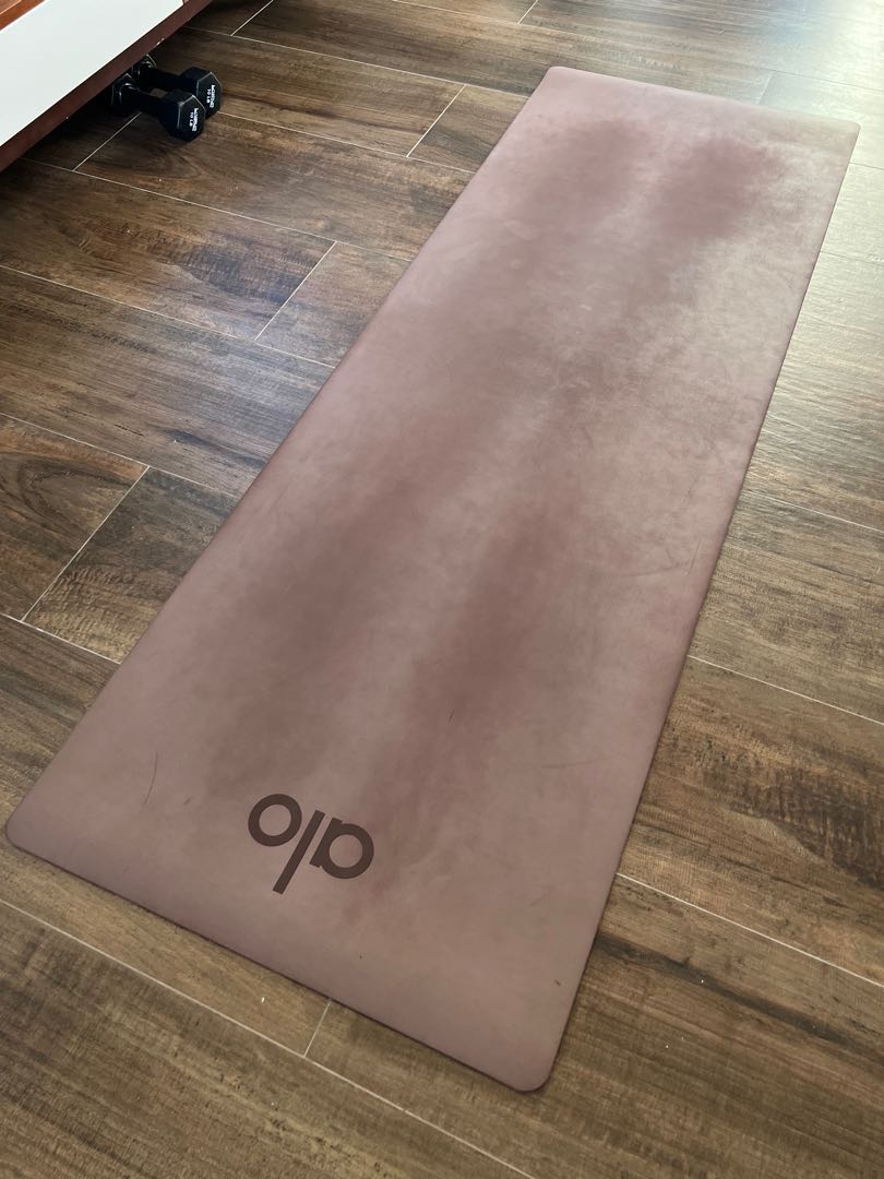 Alo Yoga Mat NEW, Sports Equipment, Exercise & Fitness, Exercise Mats on  Carousell