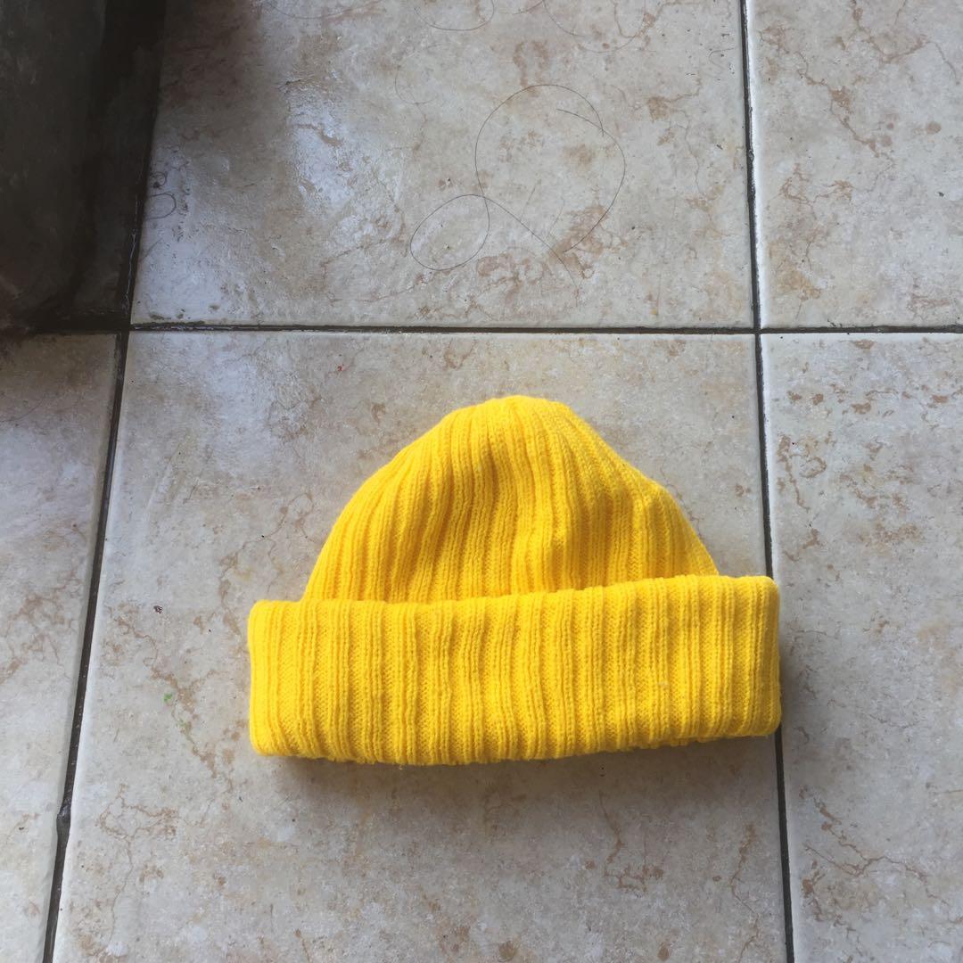 Beanie hat yellow, Fesyen Pria 
