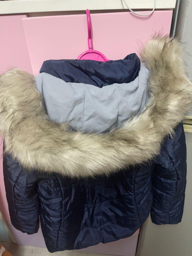 Bossini 女裝大碼薄絨毛毛羽絨褸/外套 （分類：外套及戶外衣服）位於 Hong Kong。 由 superbuy16888 提交（商品編號 1138084618，圖片 5）。簡介： 有太多褸著唔到咁多😭 毛領可拆 只剪牌洗過放起冇著過。