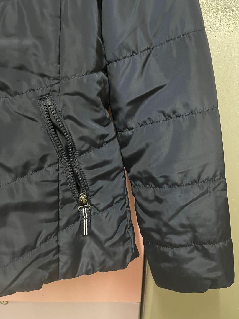 Bossini 女裝大碼薄絨毛毛羽絨褸/外套 （分類：外套及戶外衣服）位於 Hong Kong。 由 superbuy16888 提交（商品編號 1138084618，圖片 4）。簡介： 有太多褸著唔到咁多😭 毛領可拆 只剪牌洗過放起冇著過。