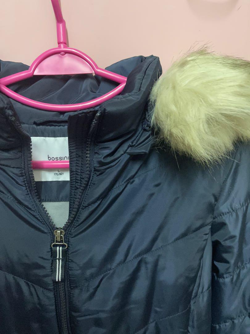 Bossini 女裝大碼薄絨毛毛羽絨褸/外套 （分類：外套及戶外衣服）位於 Hong Kong。 由 superbuy16888 提交（商品編號 1138084618，圖片 3）。簡介： 有太多褸著唔到咁多😭 毛領可拆 只剪牌洗過放起冇著過。