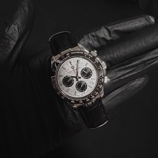 (Category: ) located in . Submitted by OmnificTimepiece (Listing ID 1138085501, Image 1). Description: .