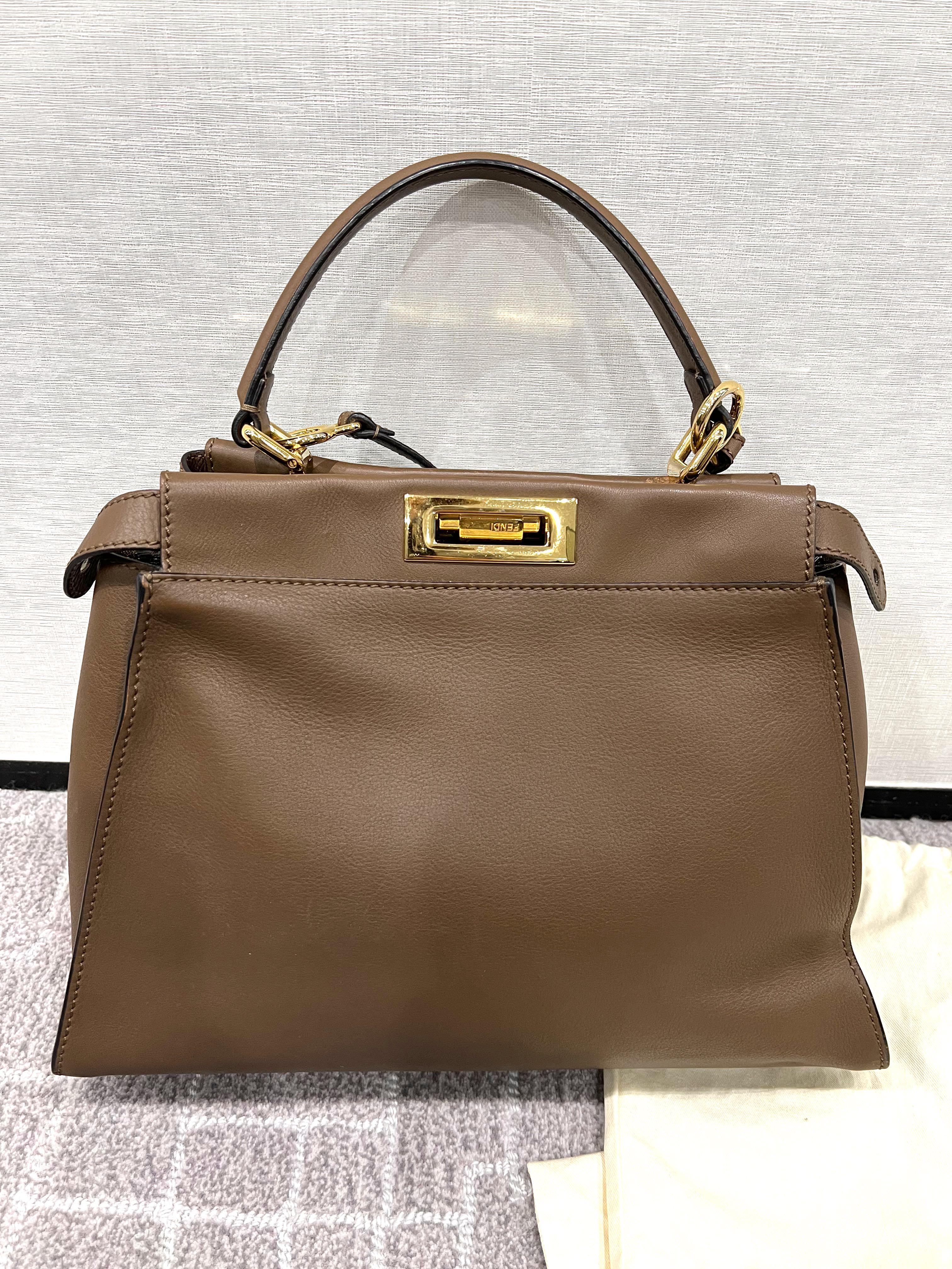 Fendi Peekapoo Medium （分類：手袋及銀包）位於 Hong Kong。 由 mrs_lim1 提交（商品編號 1138007155，圖片 1）。簡介： Peekaboo medium 購自意大利有原單。