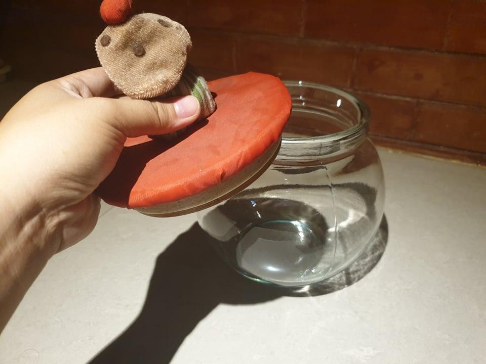 Glass Cookie Jar (Category: Bakeware) located in Manila. Submitted by germainepatdu (Listing ID 1138129403, Image 3). Description: Glass Cookie Jar for sale.