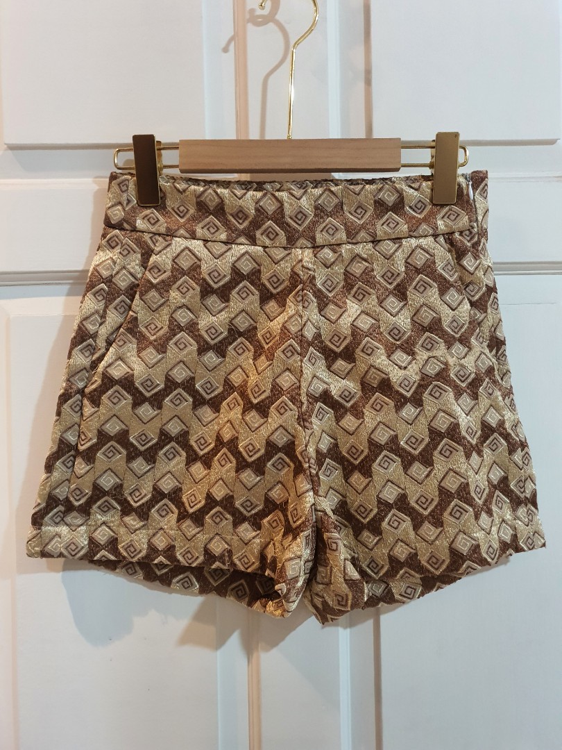 Gold short, Fesyen Wanita, Pakaian 