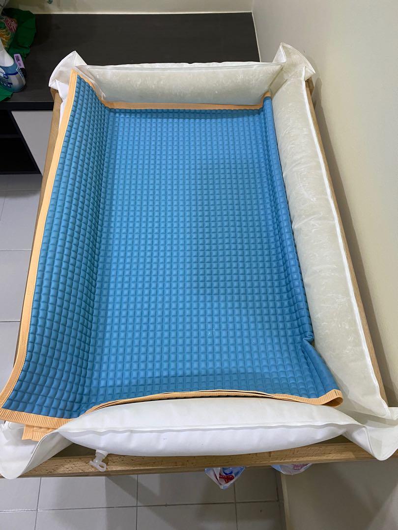 Ikea sniglar baby changing table with pad/white table/baby changing