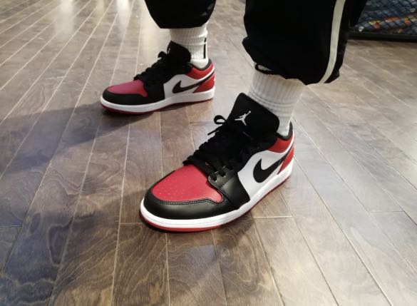 Jordan 1 low bred on feet best sale