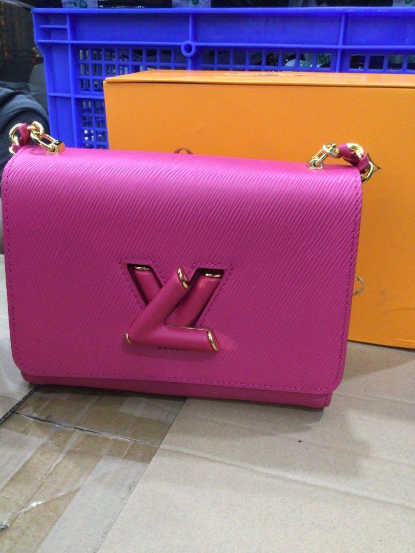 Twist leather crossbody bag Louis Vuitton Pink in Leather - 35406685